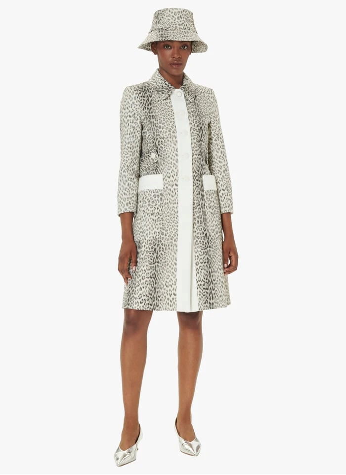 Tara Jarmon MALO - Manteau Imprimé Droit | Blanc 3 Tara Jarmon MALO - Manteau Imprimé Droit | Blanc – Image 3