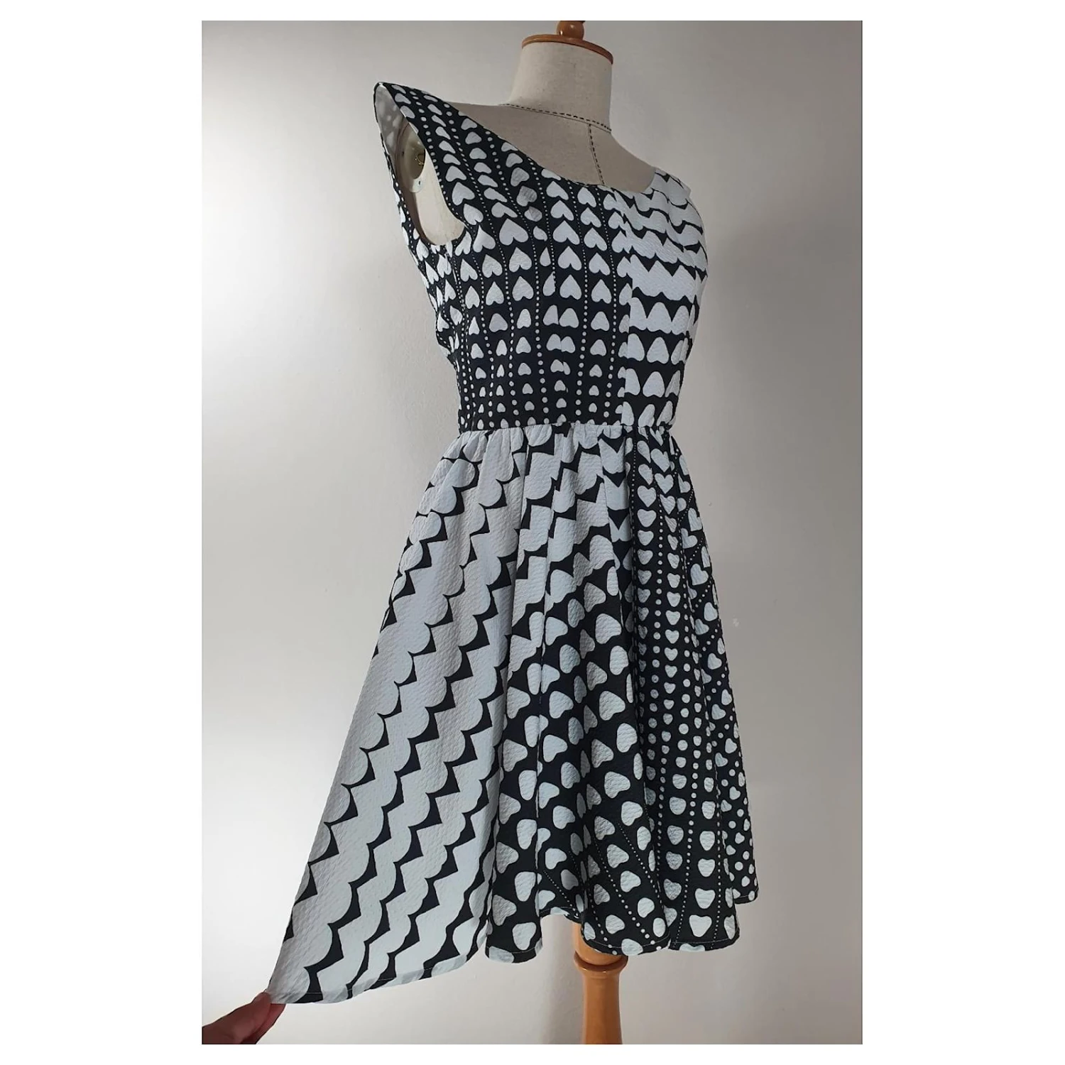 Tara Jarmon Robes Noir Blanc 2 Tara Jarmon Robes Noir Blanc – Image 2