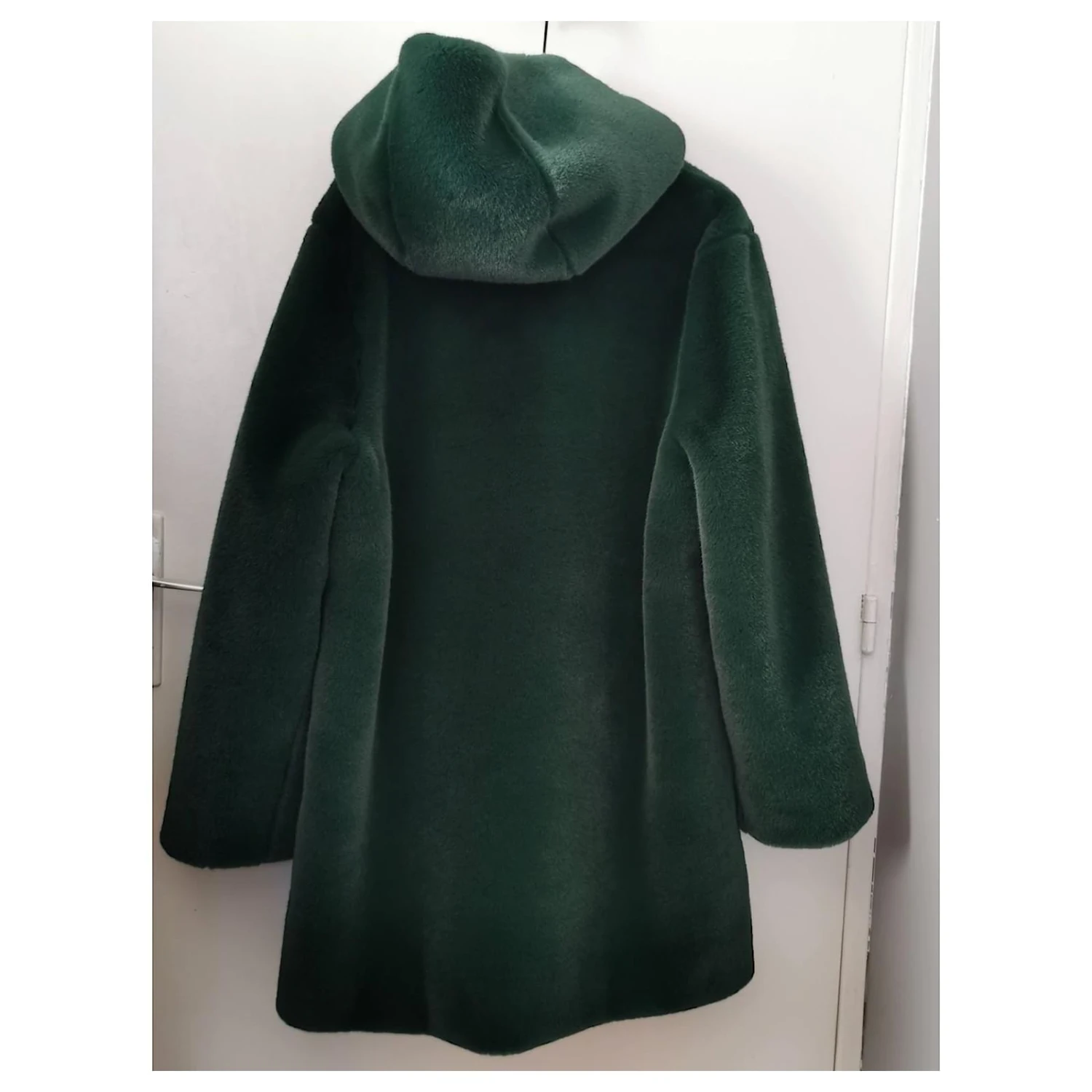 Tara Jarmon Manteaux, Vêtements D'extérieur Vert Vert Foncé Bijouterie Dorée 3 Tara Jarmon Manteaux, Vêtements D'extérieur Vert Vert Foncé Bijouterie Dorée – Image 3