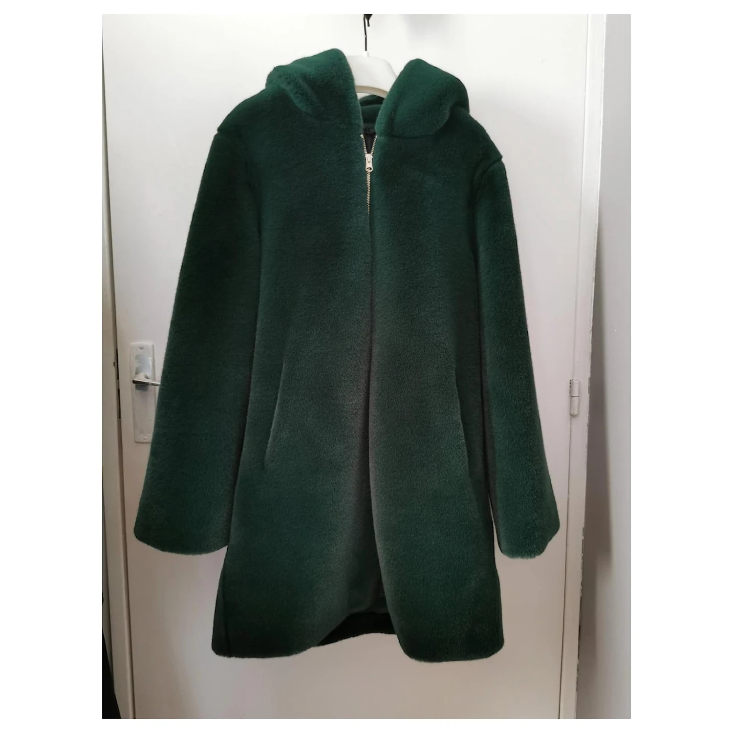 Tara Jarmon Manteaux, Vêtements D'extérieur Vert Vert Foncé Bijouterie Dorée 6 Tara Jarmon Manteaux, Vêtements D'extérieur Vert Vert Foncé Bijouterie Dorée – Image 6